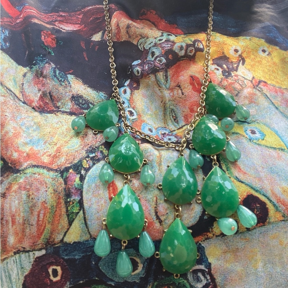 Elegant Green Teardrop Necklace